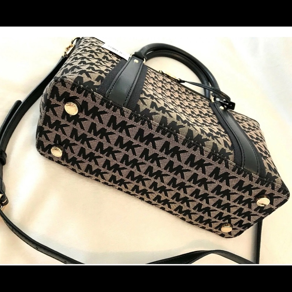 Authentic Michael Kors griffin medium blck satchel - Picture 7 of 8